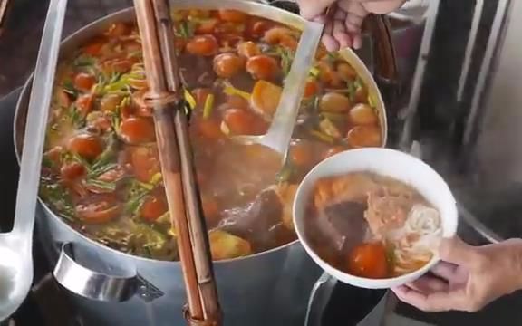 越南街头小吃:非常好吃的螃蟹汤早餐