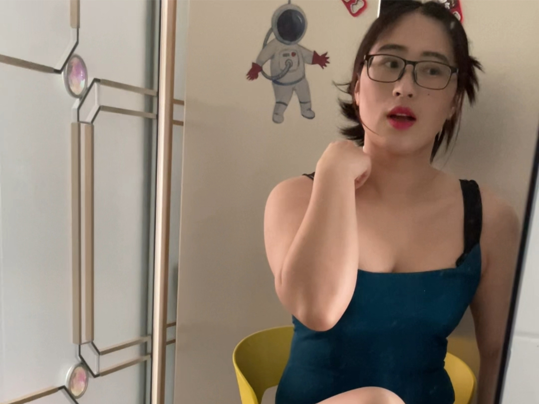 [Sister-in-Law is here] The video has been packed, so feel free to gather around!