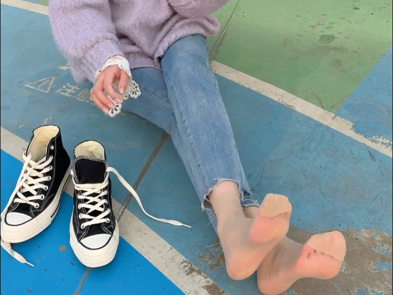 为什么拍照不穿鞋？