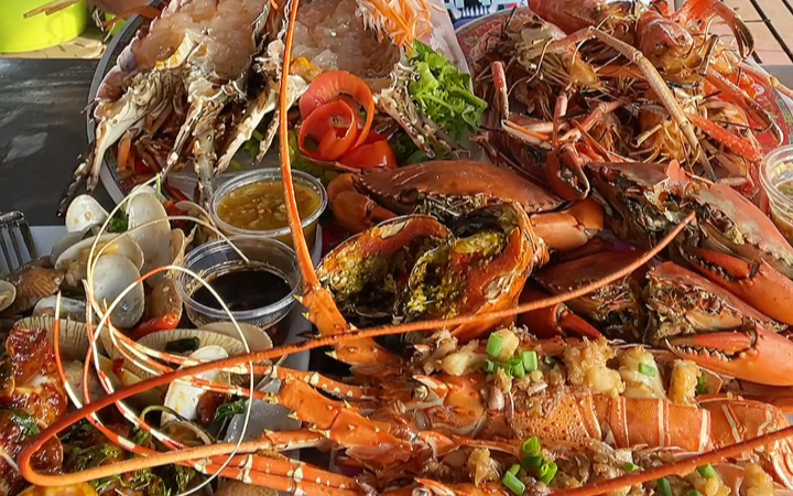泰国美食：泰国海鲜市场龙虾螃蟹小海鲜吃到爽海鲜正确打开方式