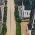 航拍暴雨后的福州：城区内涝严重房屋被淹 市民推车涉水出行