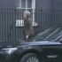 英国女首相特蕾莎·梅的发泄情绪的一幕被监控拍下
