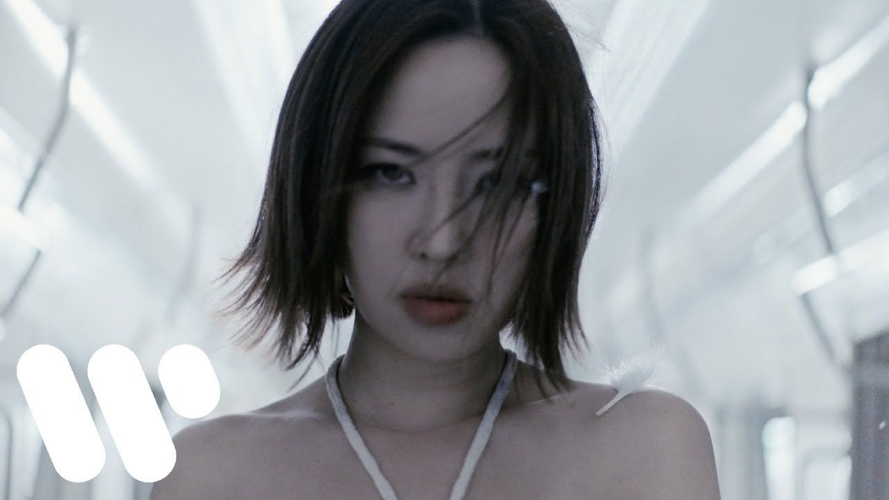 Kiri T - 通往另一个世界的出口 Exit to a whole new world [Official Music Video]