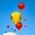 英国布里斯托热气球节，几十只热气球在朝阳下一起升空