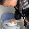 人类幼崽的马桶都是可爱的👀懒妈妈，根本不想给宝宝倒屎倒尿，👶🏻弟弟以前经常用大人的马桶上厕所，但是发现真的不行，小朋友还是得使用小朋友更适合的小马桶
