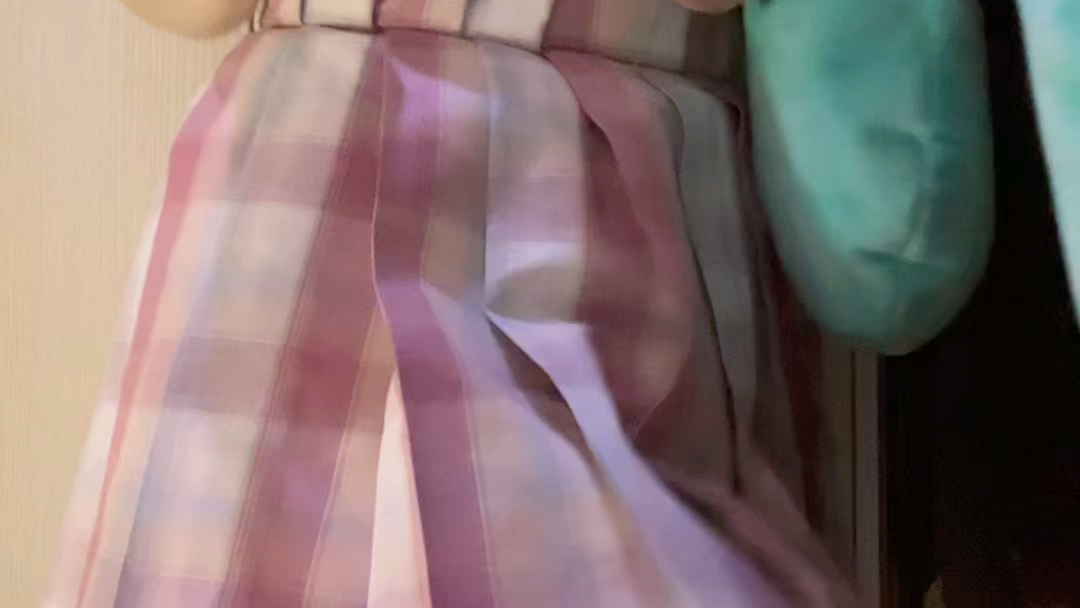 Some of my fans said they want to see white cotton pantyhose, what should they do? Well, then, favor me. - Hey, hey.