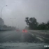 广州暴雨天看不清路面，行驶在快速路上的电动车胆子真大（附上石溪地铁站到番禺市桥的行车记录仪录像）