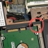 东芝m300笔记本找不到硬盘转接头 切割底壳解决问题