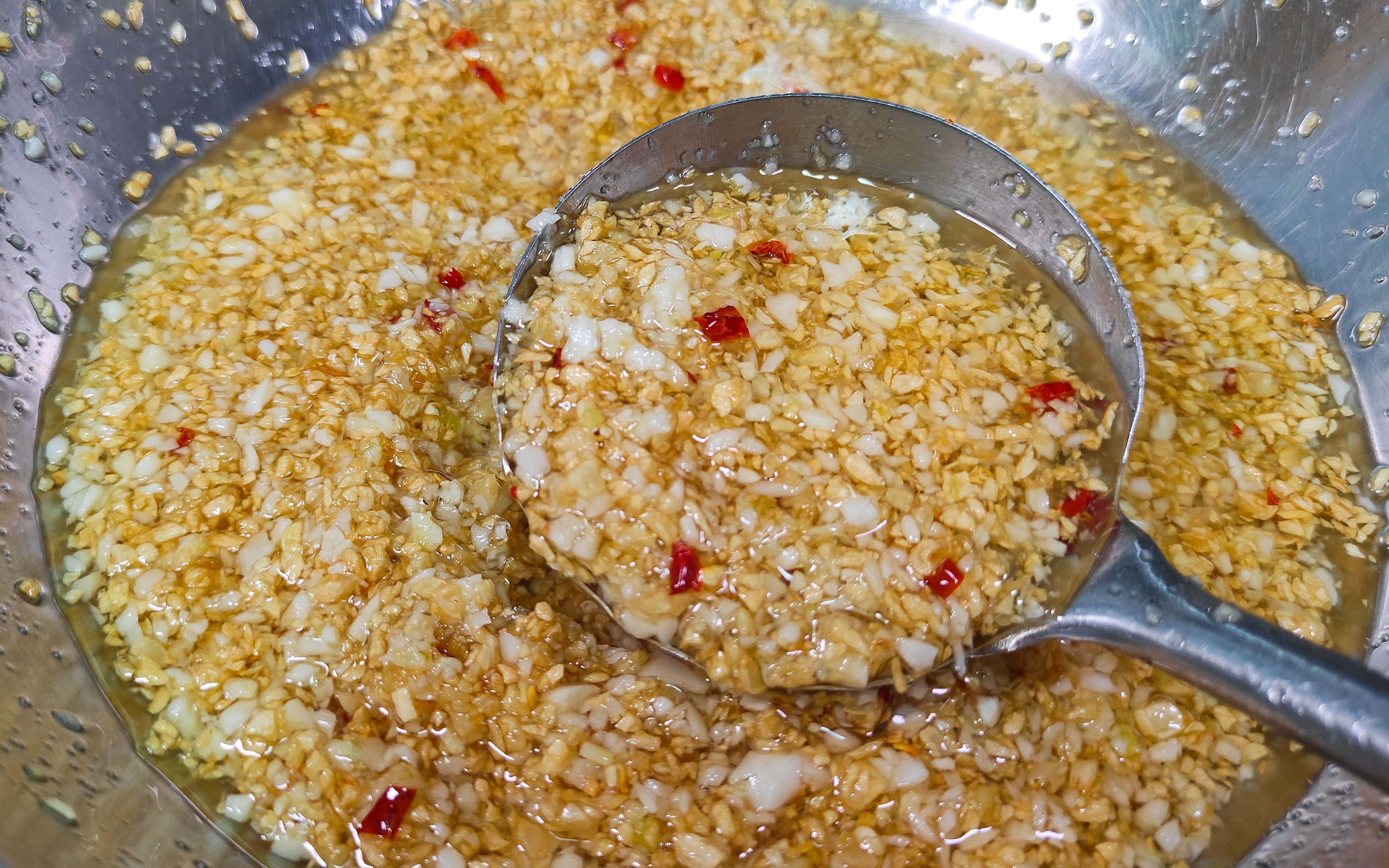 海南鸡饭姜蓉酱食谱（Minced ginger sauce for Hainanese Chicken Rice）