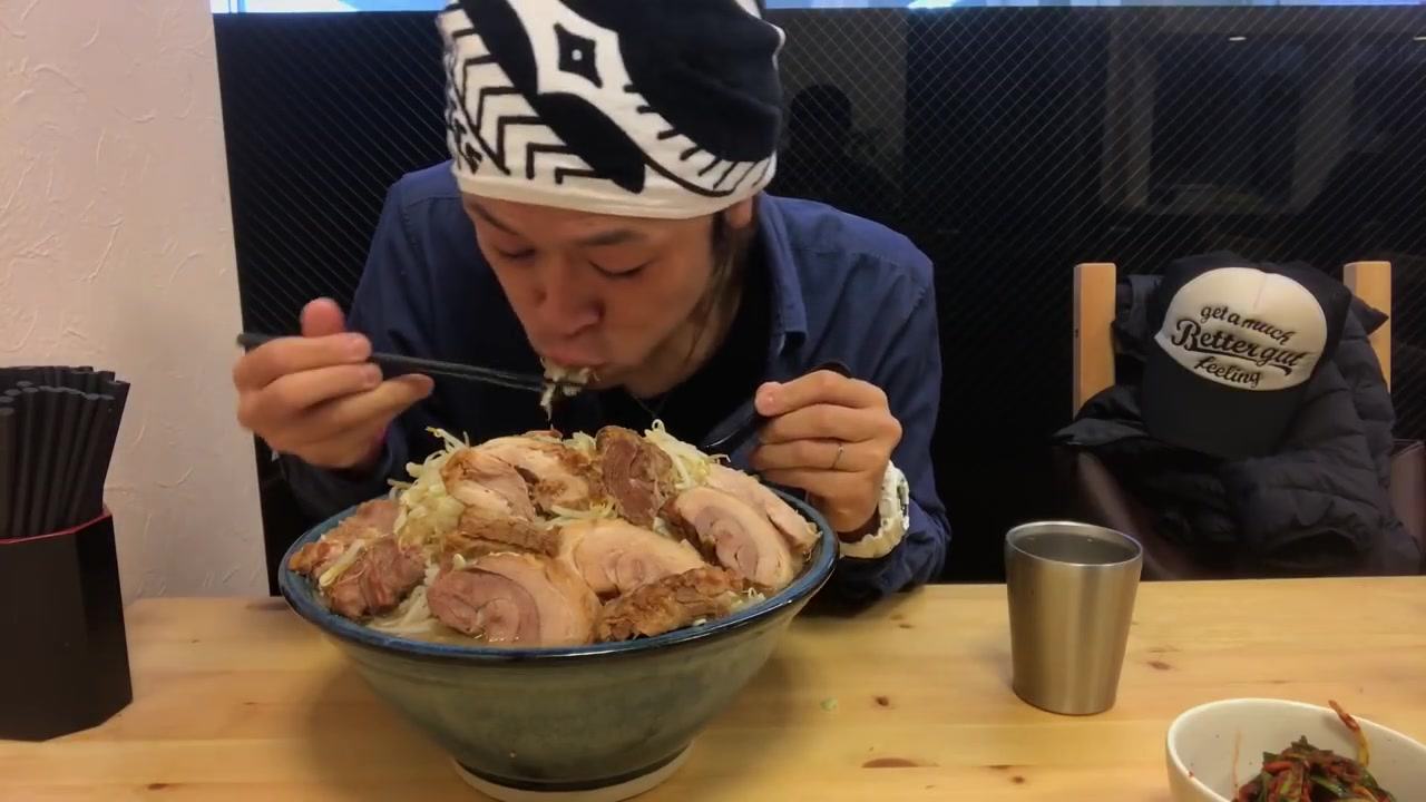 【搬运】大胃王:max铃木吃大碗猪肉拉面