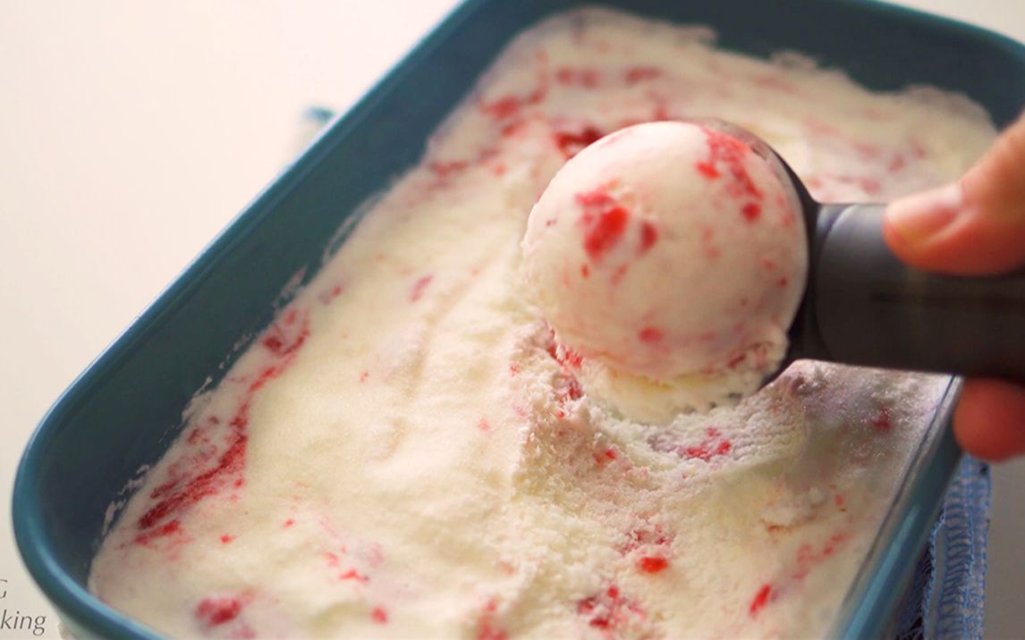 【简单】家庭版草莓牛奶冰淇淋，一次吃到爽！【附食谱】