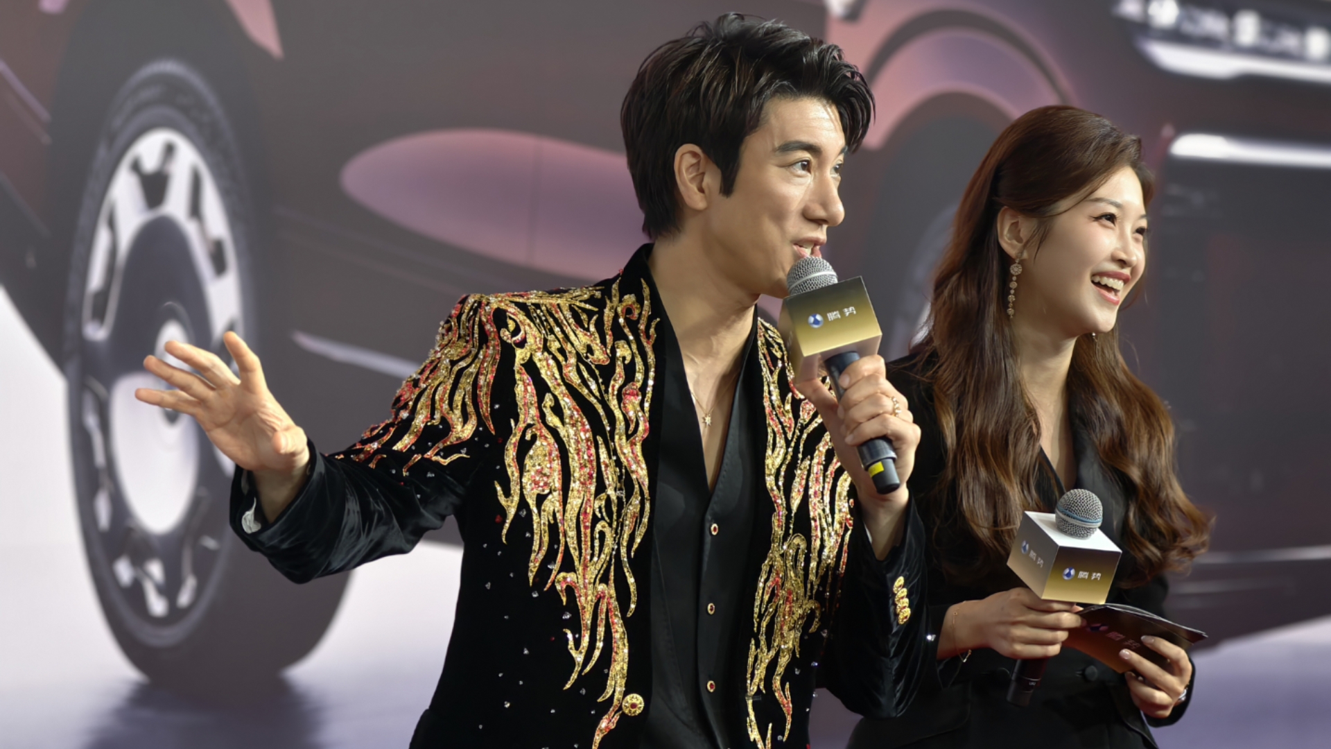 王力宏承认入股比亚迪并代言腾势汽车哈哈哈 又多了一位迪东。