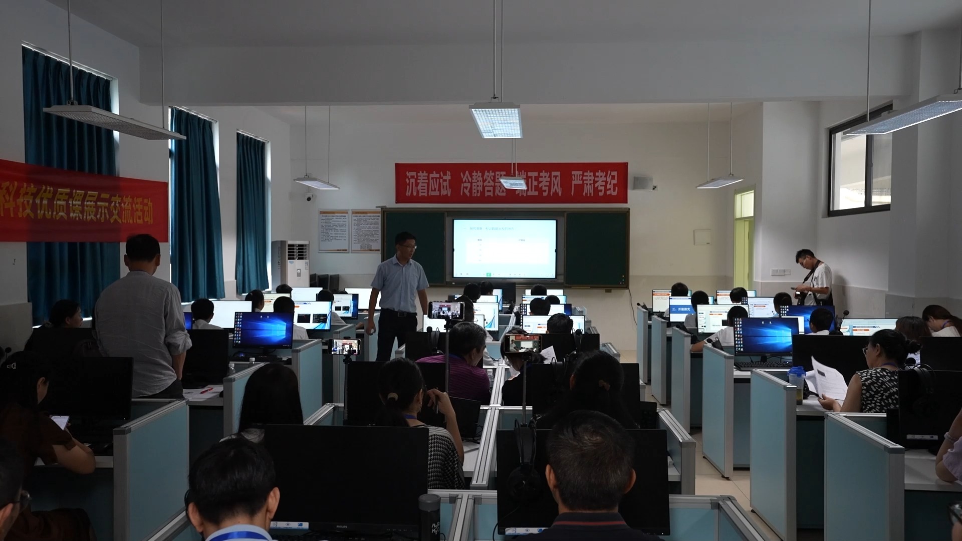 初中信息科技展示课《探究互联网数据的传输规则》山东 牟磊 日照经济技术开发区实验学校