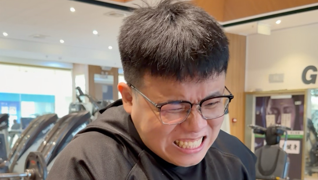 那个喜欢在对象面前搞雄竞的男生belike: