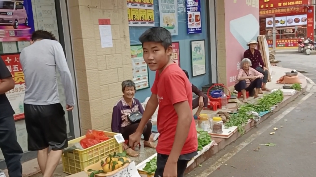 走进广东信宜水口圩，偶遇热情的粉丝，帮他买了30块橙子！