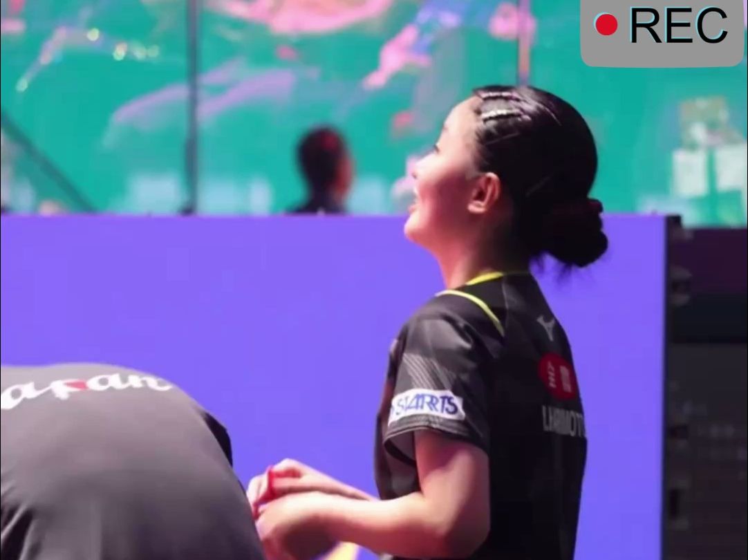 输了半决赛后，张本美和听到王曼昱夸自己，开心的笑了【澳门乒乓球世界杯2024】
