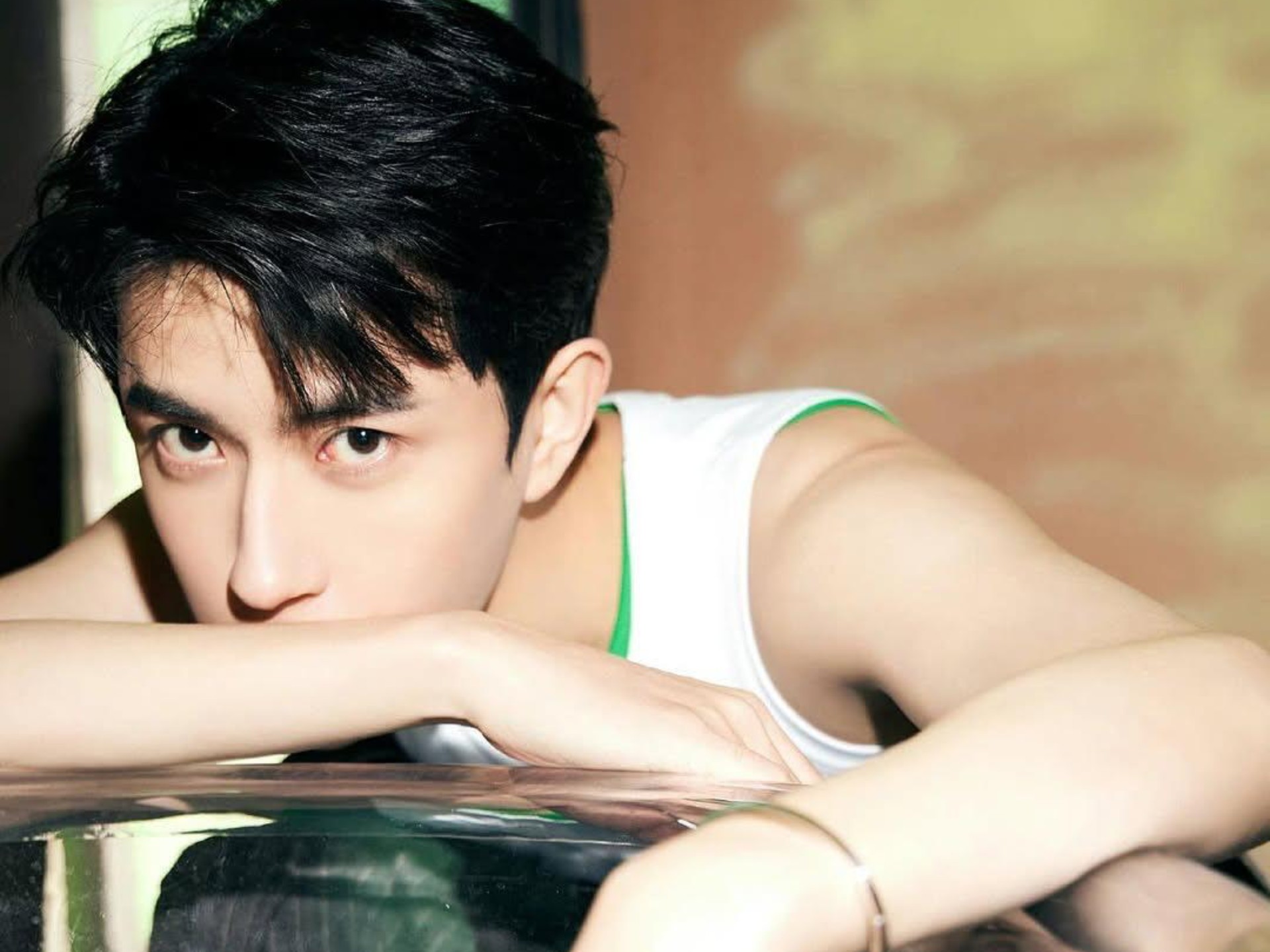 你以为没有人喜欢你，其实是坏人不让大家看见你，你只要站在那里就有人爱你