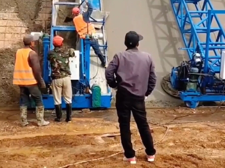 河道护坡摊铺磨光一体机混凝土斜坡摊铺机渠道边沟边坡整平机