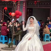 新娘“太高级”，与宾客形成强烈反差