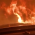 美国摄影师驾车穿越加州山火 一路如同“地狱”之景