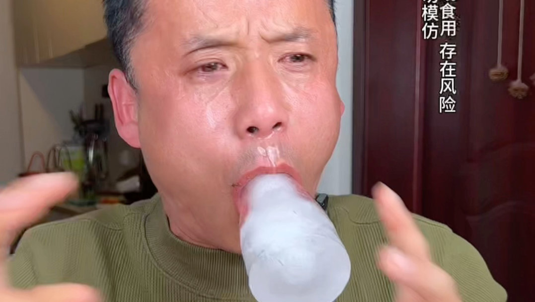 挑战云南涮涮辣酱，不辣，哼！！