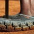 非洲人真牛：用汽车轮胎做鞋发家致富，一双15元穿上20年都不坏