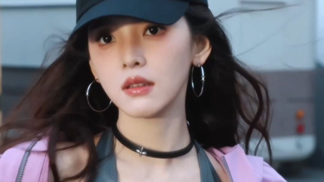 【章若楠】身材也是极好的