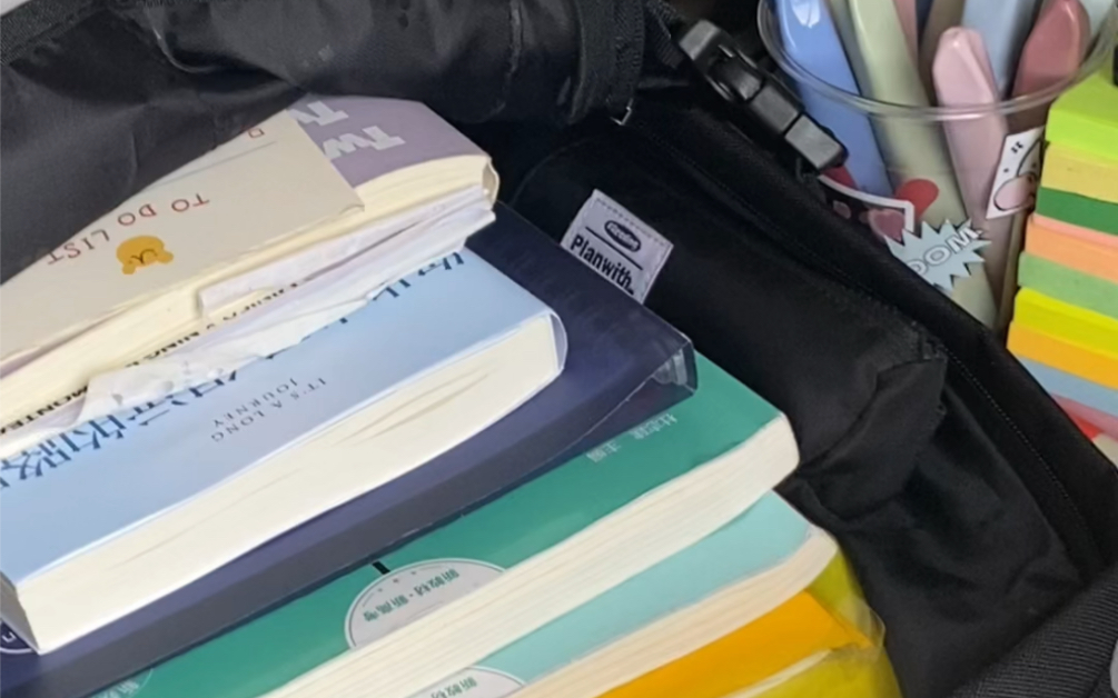 What’s in my bag?陈皓天呀陈皓天呀哔哩哔哩视频