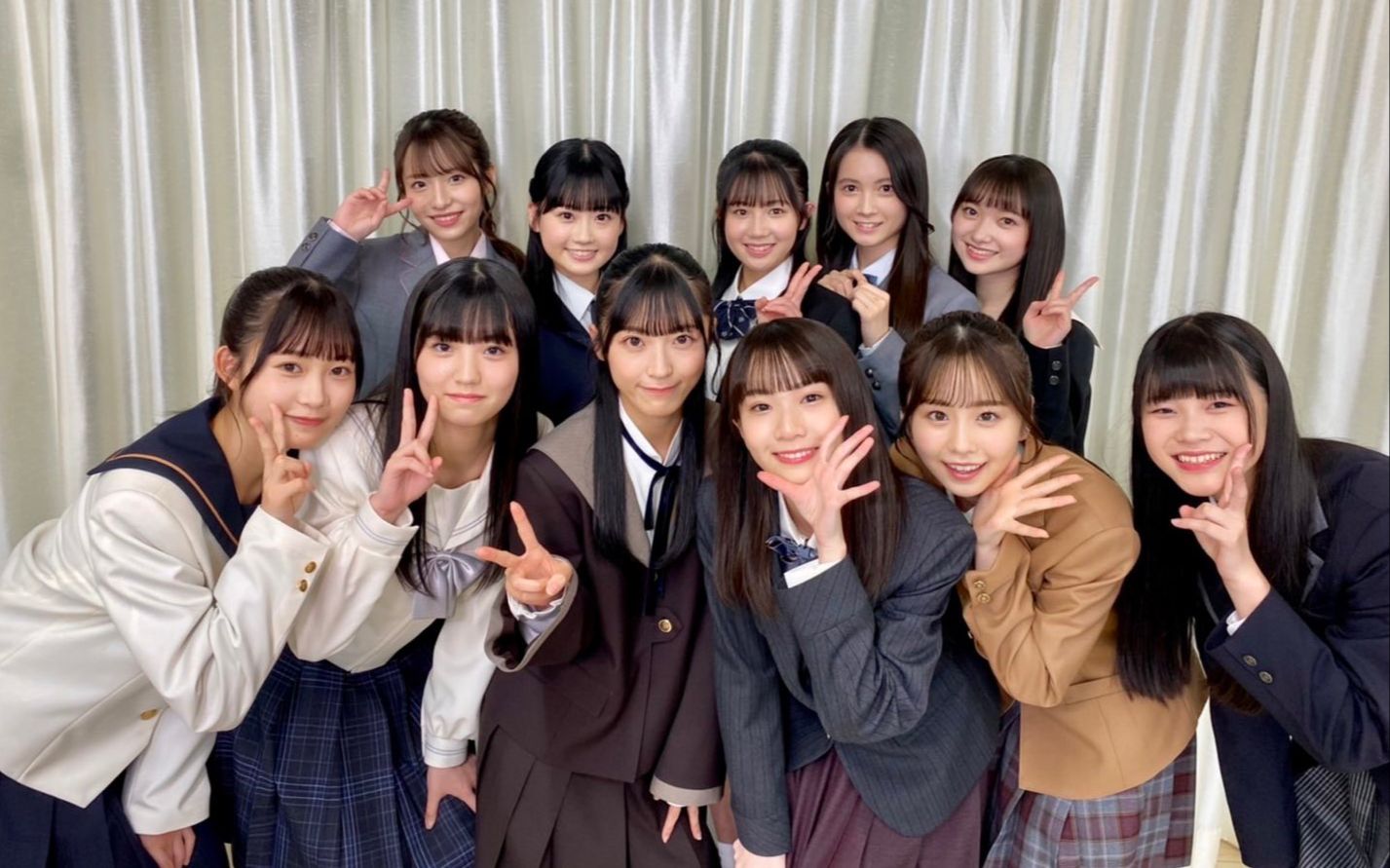 ①2017年 AKB48 16期生 集合写真