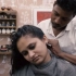 【印度高级理发店】印度女孩体验独特的头部按摩和面部按摩服务
