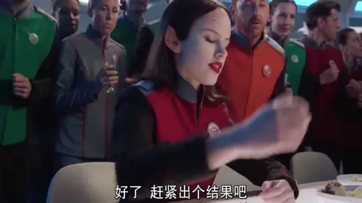 奥维尔号:女大力士与机器人掰手腕,瞬间惨败,骨头都折了