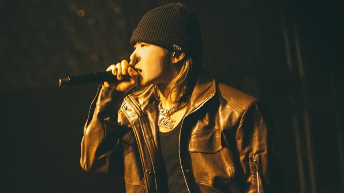 被指抄袭SASI！JarStick新曲《钱万岁》“我以为我们是家人结果你跟钱更亲”