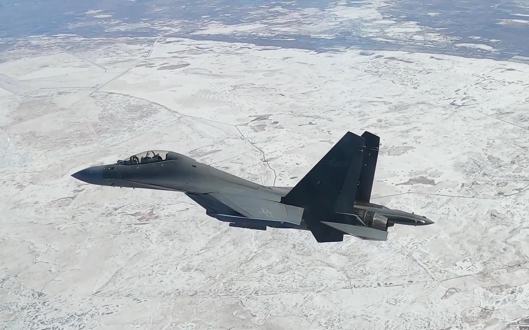 -32℃飞行训练 北部战区空军数架歼16出击