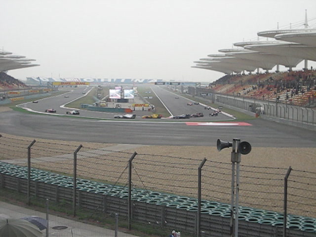 没有对比就没有伤害，2010年F1上海站空荡荡的副看台，转播都不敢给镜头系列