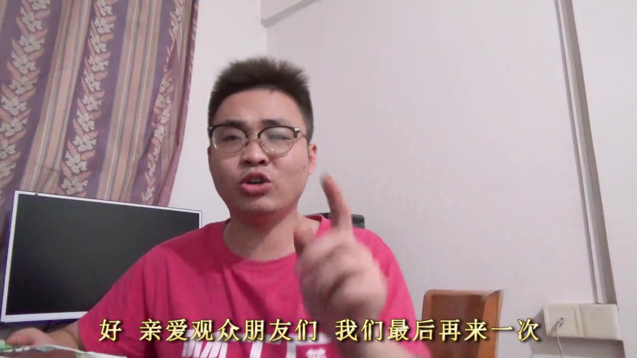 眼镜哥作死挑战生吃鸭血,可把小伙儿恶心坏了