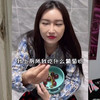 当你上厕所便便的时候，你女友在你面前吃葡萄。嘘寒问暖。这值得你几个卧槽
