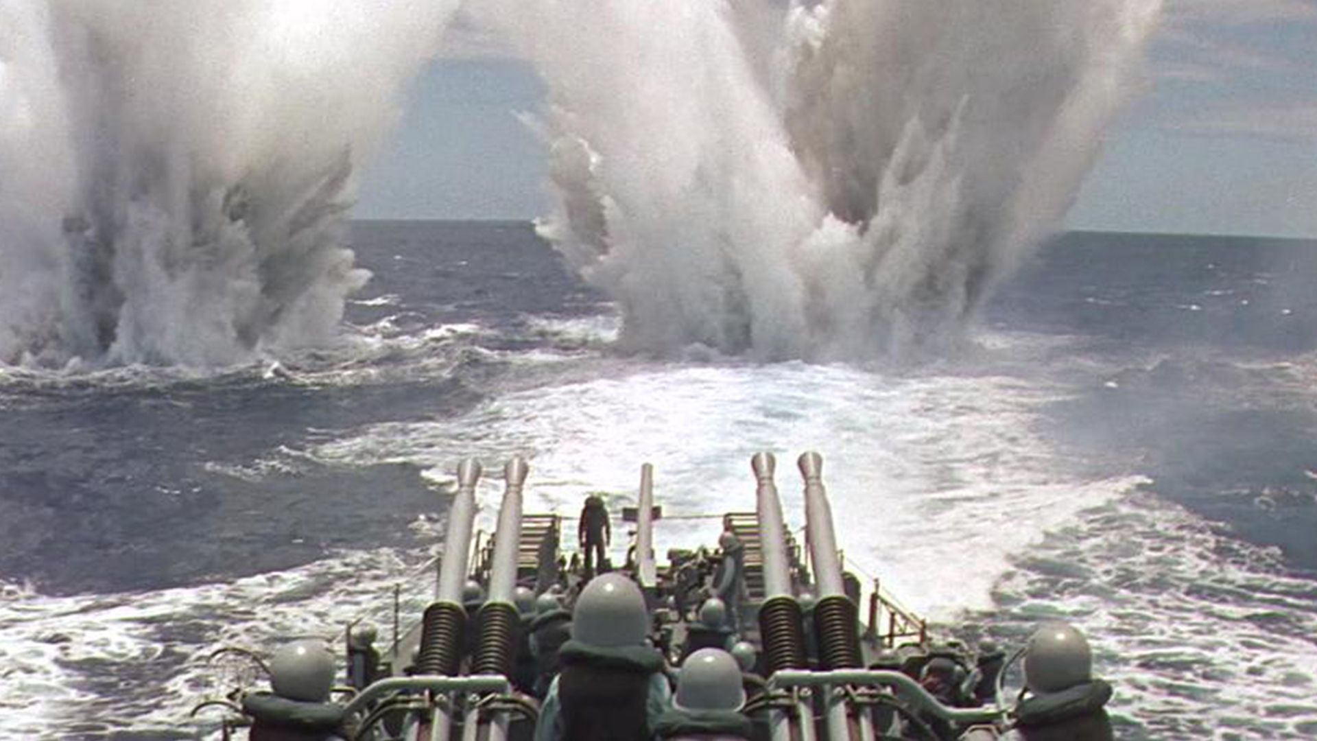 这才叫真正的海战大片，美驱逐舰血战德潜艇，火力全开同归于尽，场面震撼无比