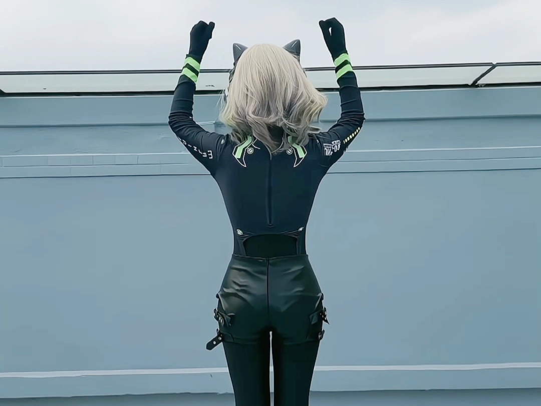 今天给大家表演一个后空翻！