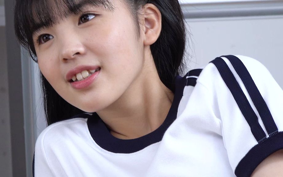 Rabbit teeth girl 眞辺あみ sportswear energetic appearance