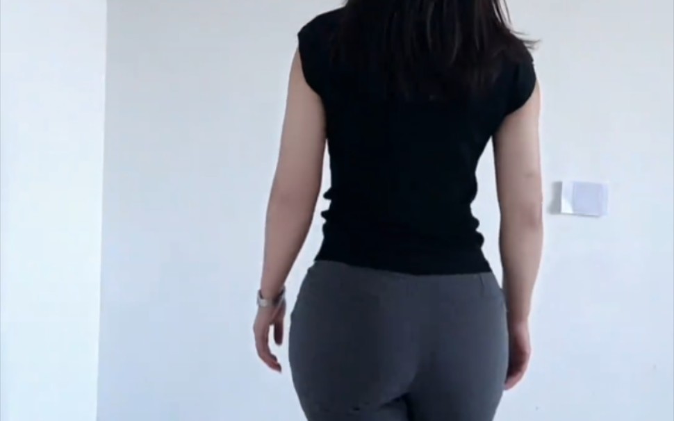 The pants are so fat.