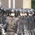 日本出动140名警力，进入大学宿舍抓捕26岁左翼组织活动家