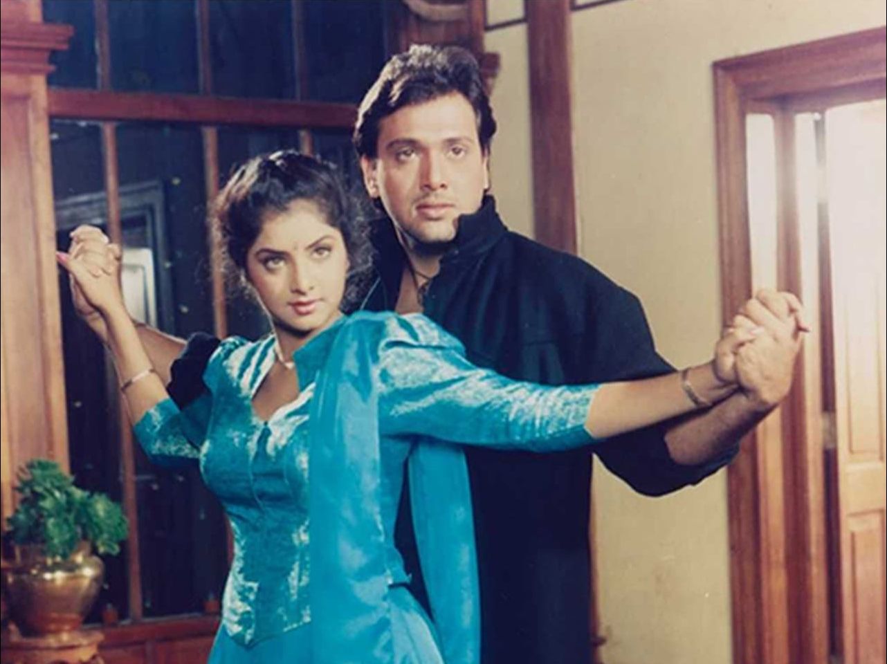 [印度歌舞] Tu Pagal Premi Awara - Shola Aur Shabnam (1992)【Divya Bharati】迪维亚·巴拉提 精选歌