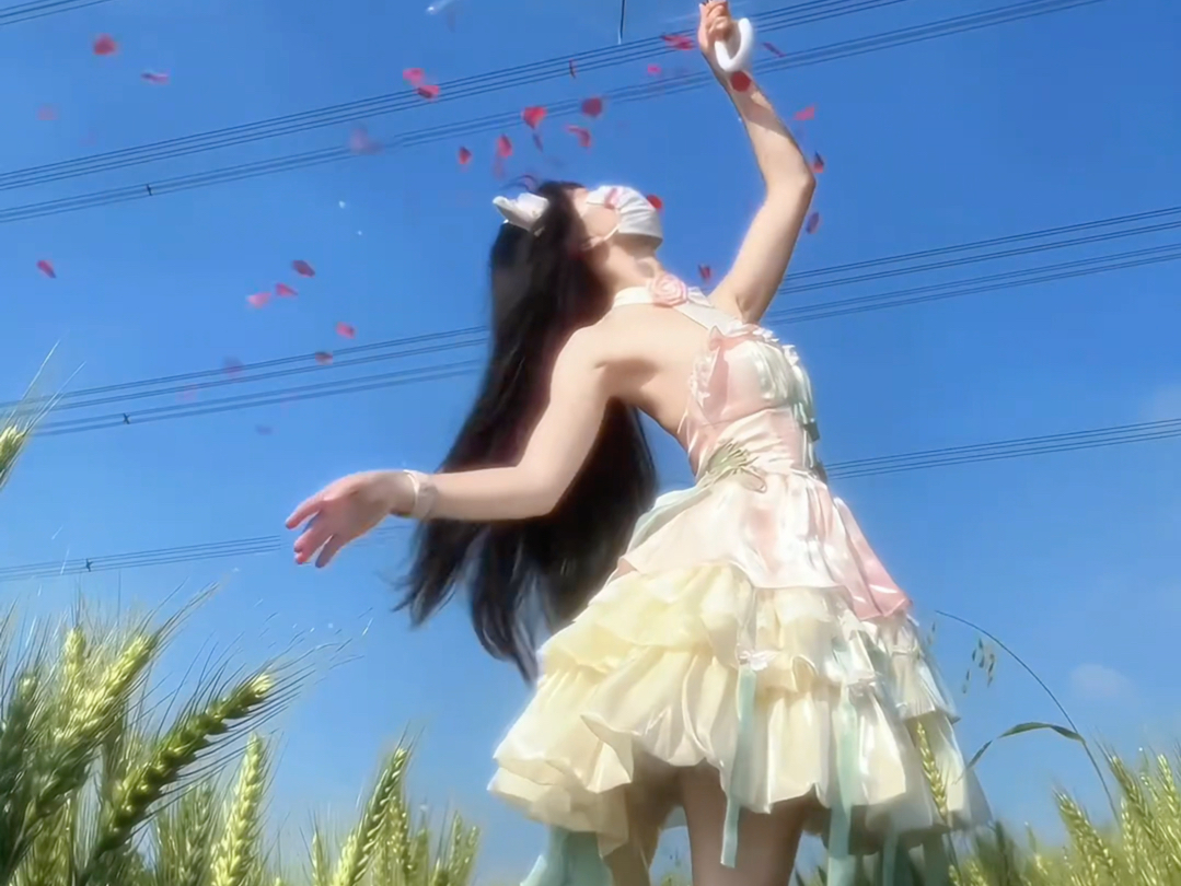 This scene in drag is simply stunning