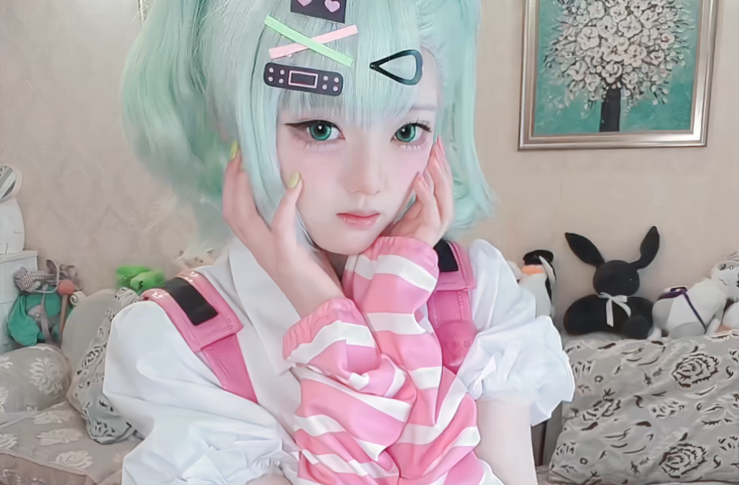 这套衣服拍了好多好多舞蹈啦！千夏真的超努力练习，才不是水视频～虽然会慢半拍，但每一支都超用心！这么可爱努力的偶像，绝对不许讨厌，再嫌弃，千夏就把你捶进地缝里哦～-coser家，cosplay爱好者，二次元聚集地，动漫文化，新番资讯，ACG，Coser展示