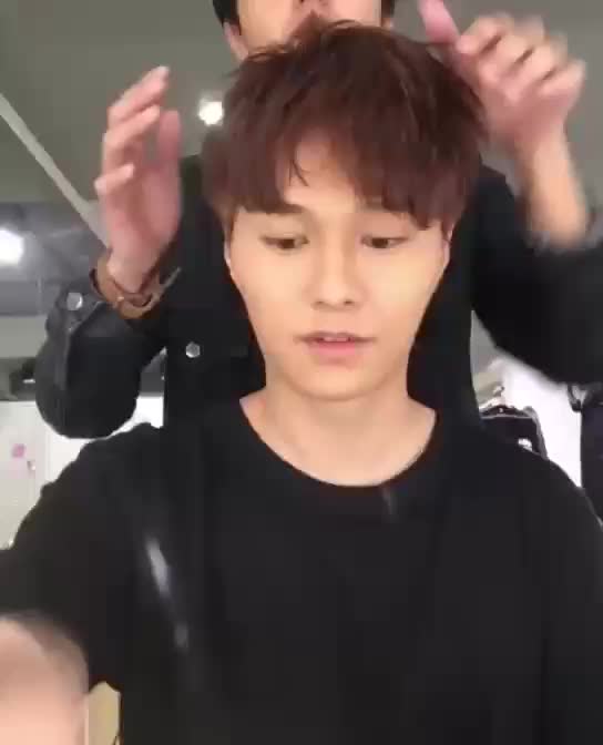 【嚣拔的日常】化妆搞发型的胡鸿钧,头发都被弄累了啊