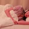 美女姐姐睡着了，我偷偷看了一整夜
