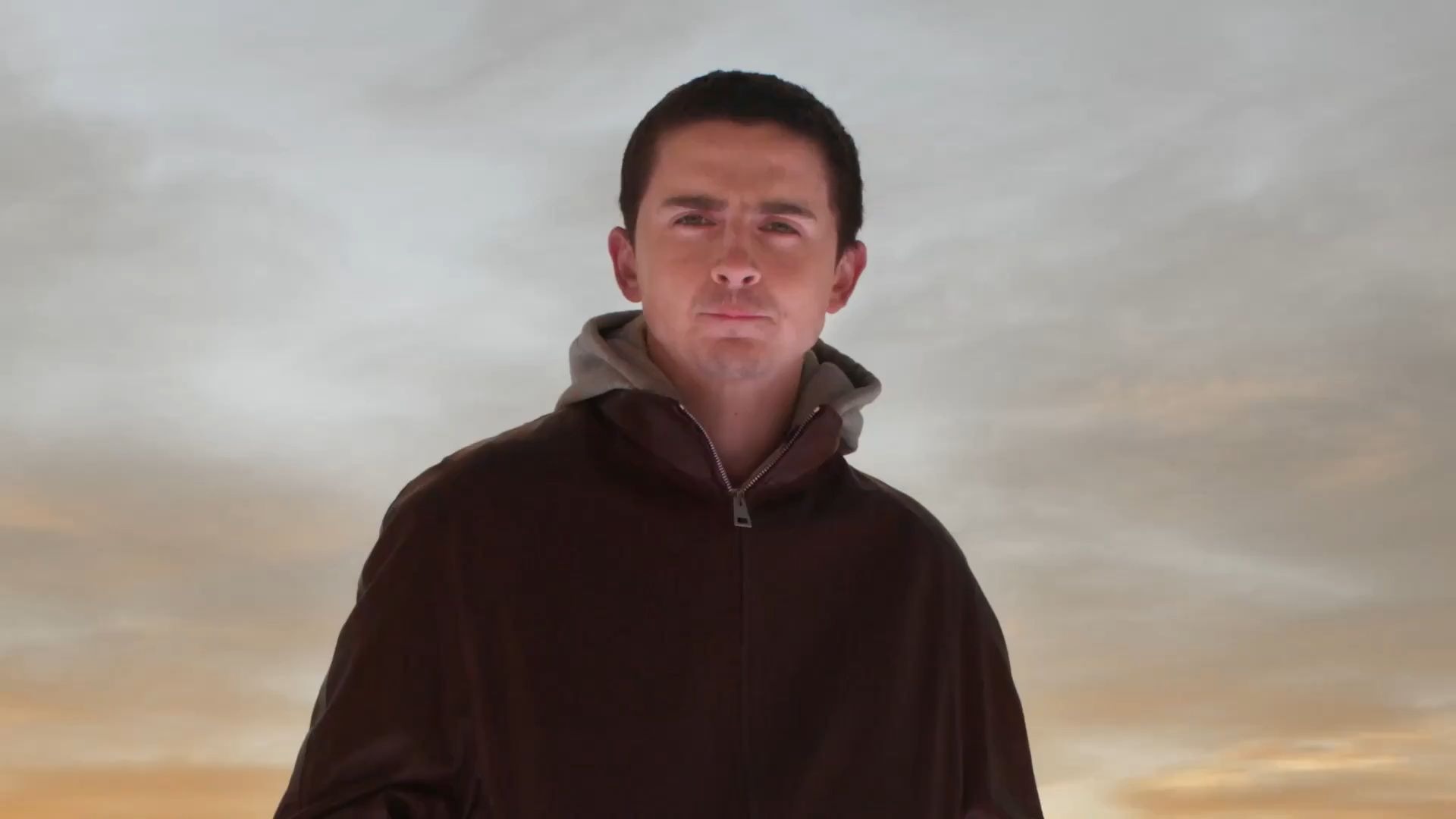 甜茶为宣传新片《至尊马蒂》，成为站在拉斯维加斯巨球Sphere顶上的第一人