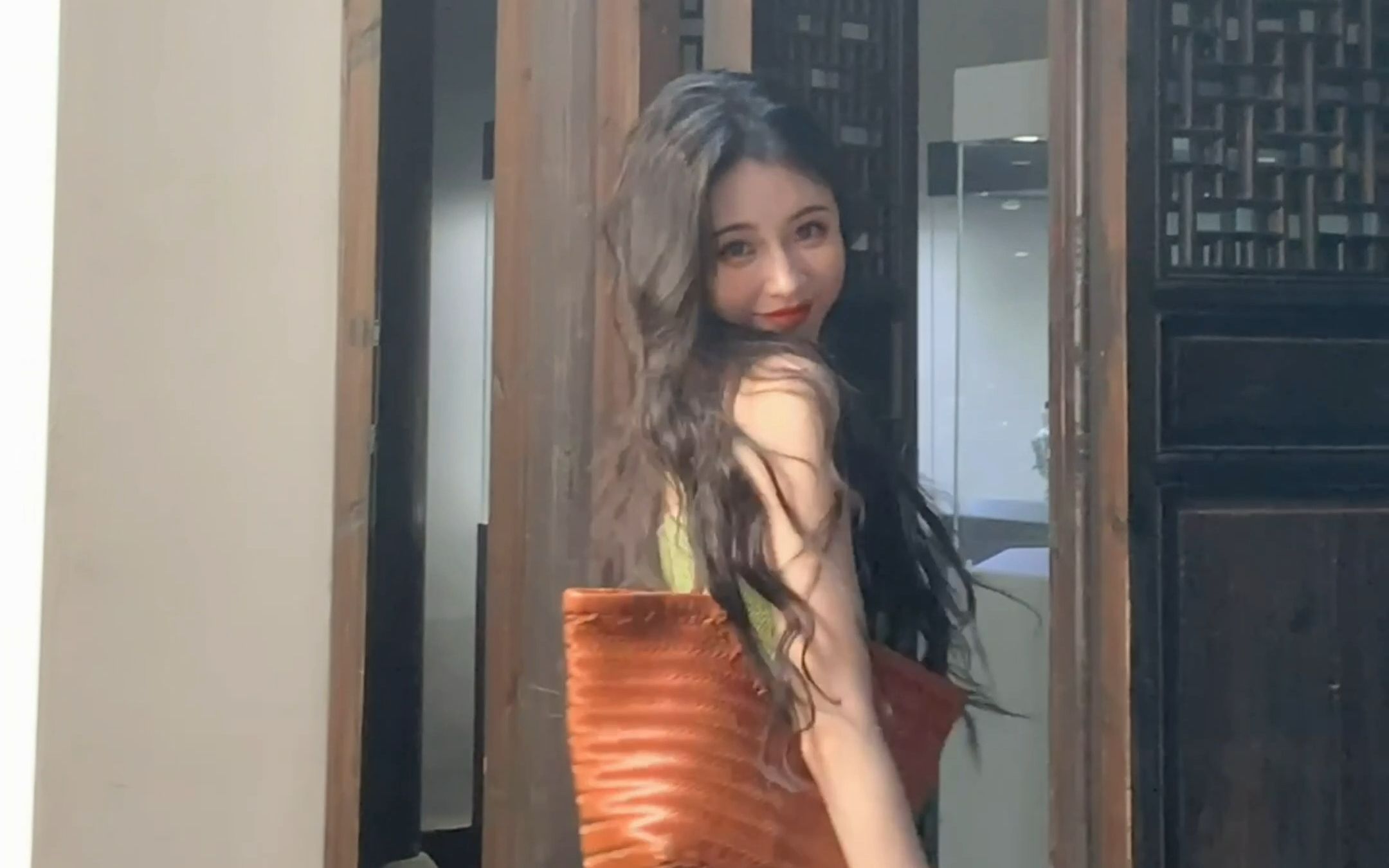 @祖祖小姨妈 清晨是小清新唱歌车，欢迎各位听歌的司机关注直播间，正在直播，直播间-音乐视频-免费在线观看-爱奇艺