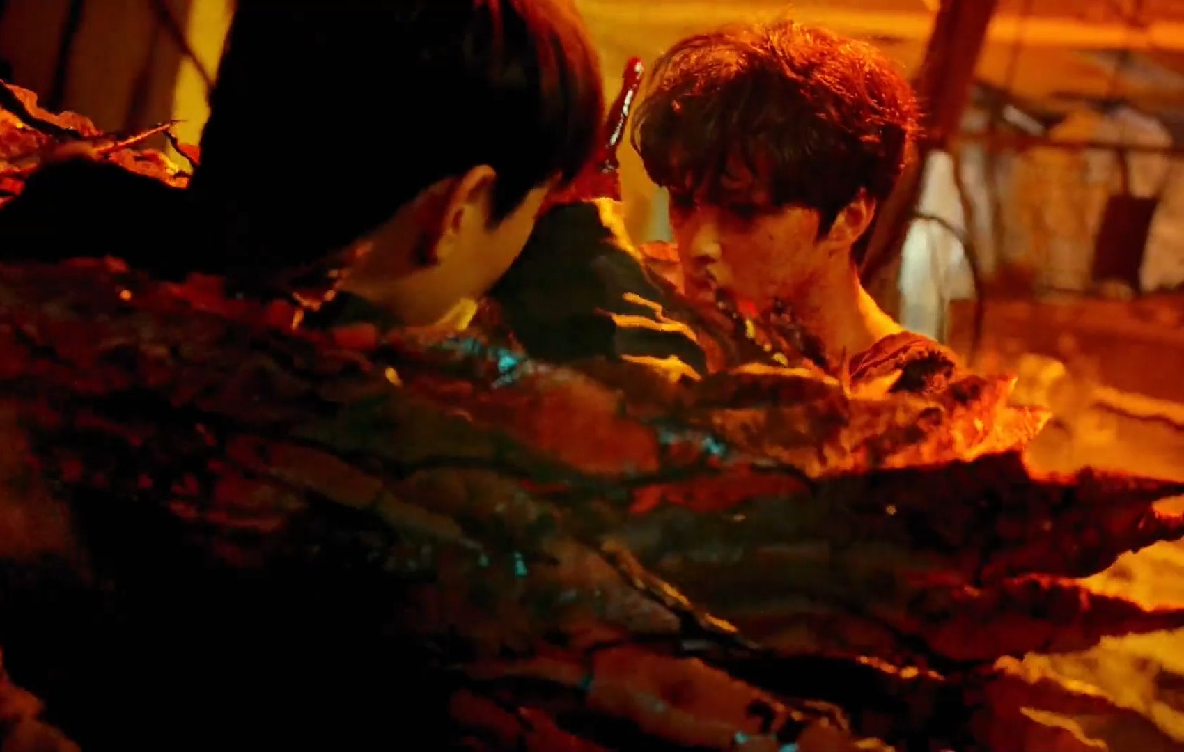 我要是感染了，会变成一个每天徘徊在银行门口的怪物吧[泪奔][泪奔][泪奔]《甜蜜家园》