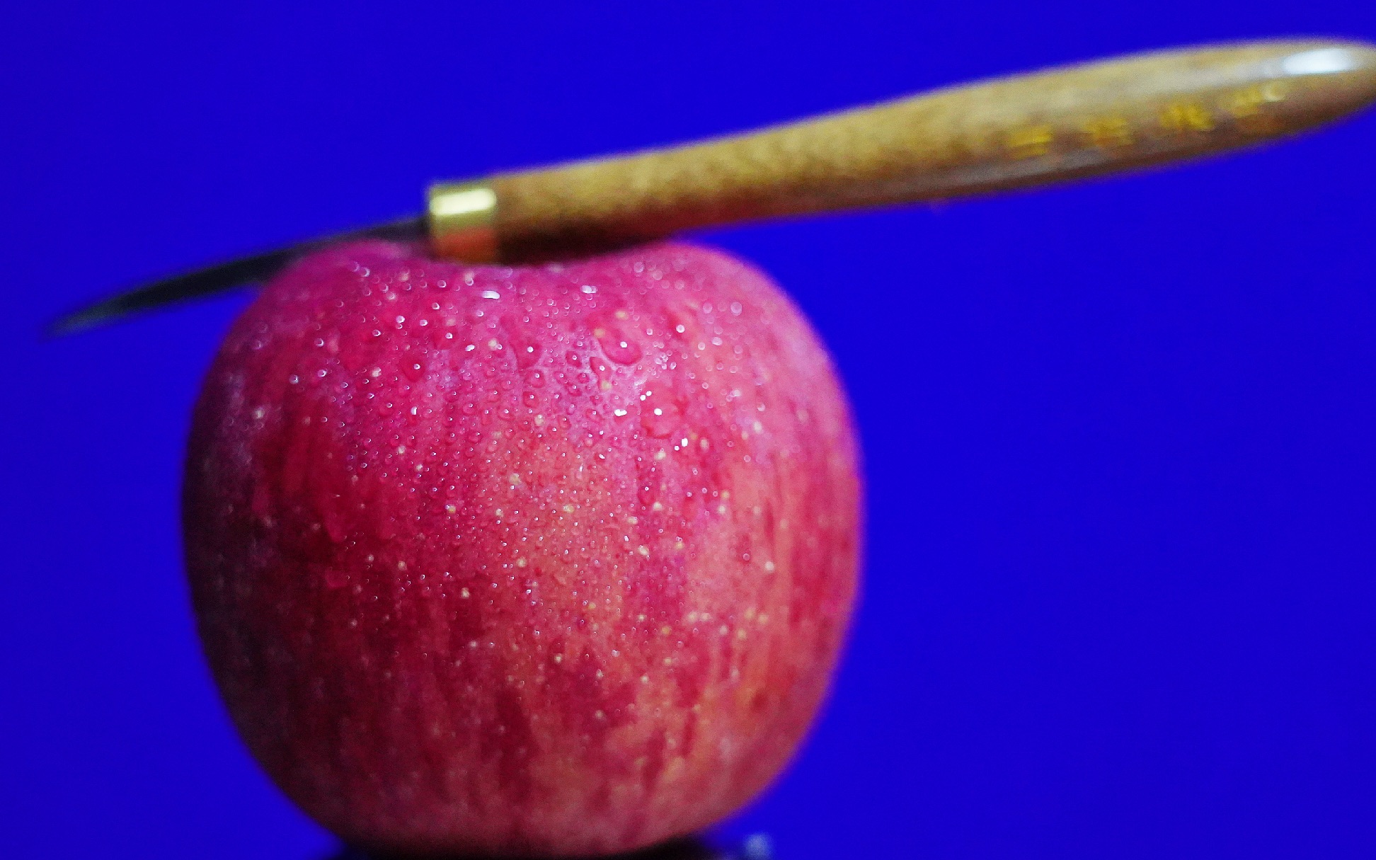 老板：“这苹果请给我雕刻出敖厂长的样子！”_哔哩哔哩_bilibili
